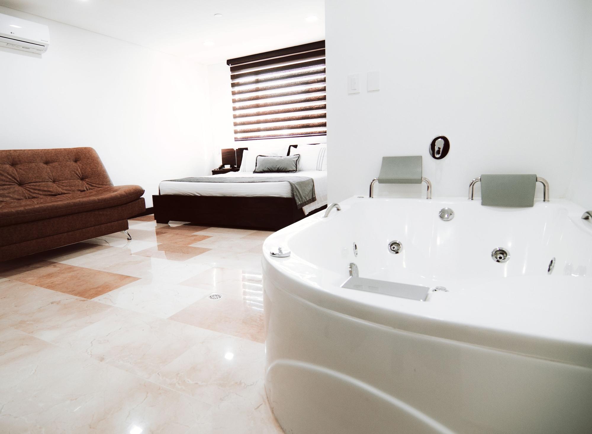 Lleras 10 Hotel 4*